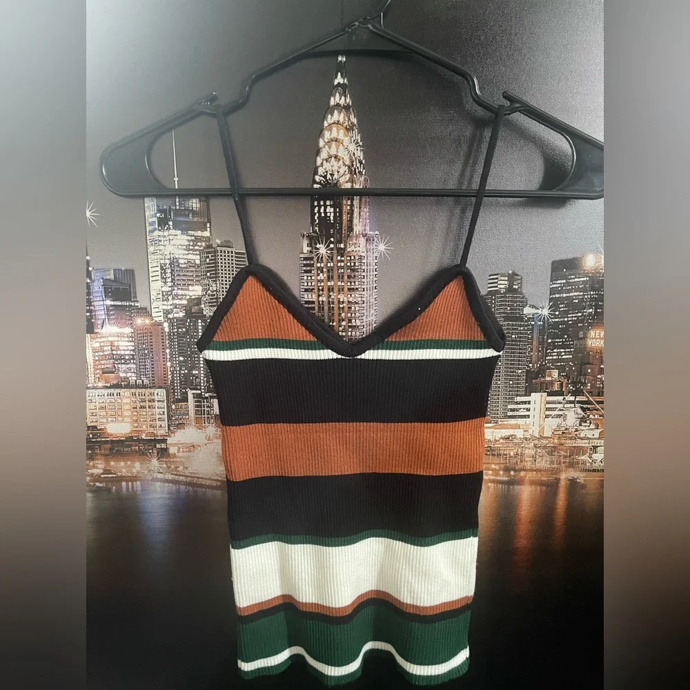 Black Ribbed Fitted Camisole - Picture 2 of 3